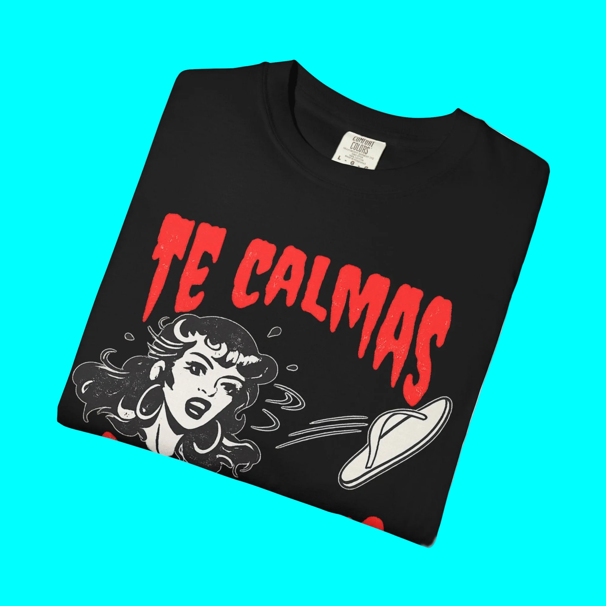 Black t-shirt with red text 'TE CALMAS' and graphic design on a white background