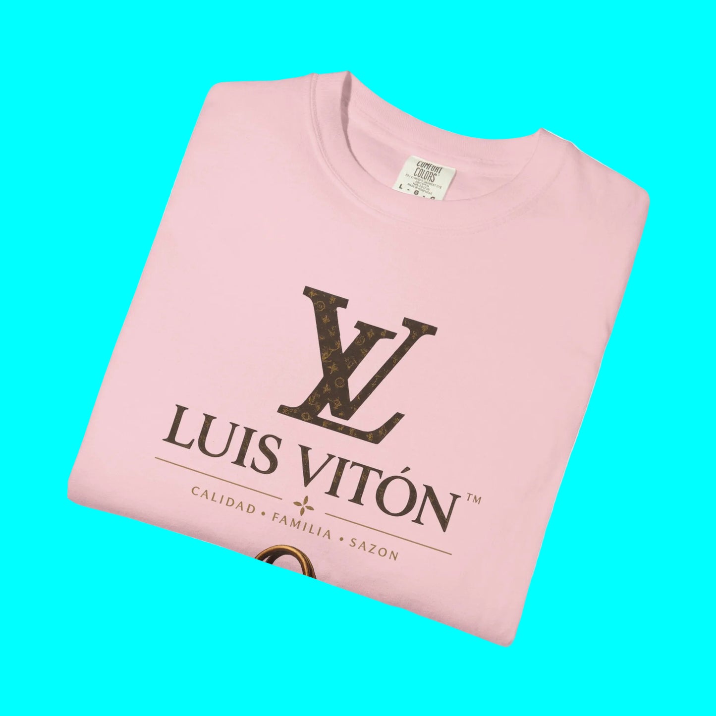 Pink t-shirt with 'Luis Vitón' logo on a white background