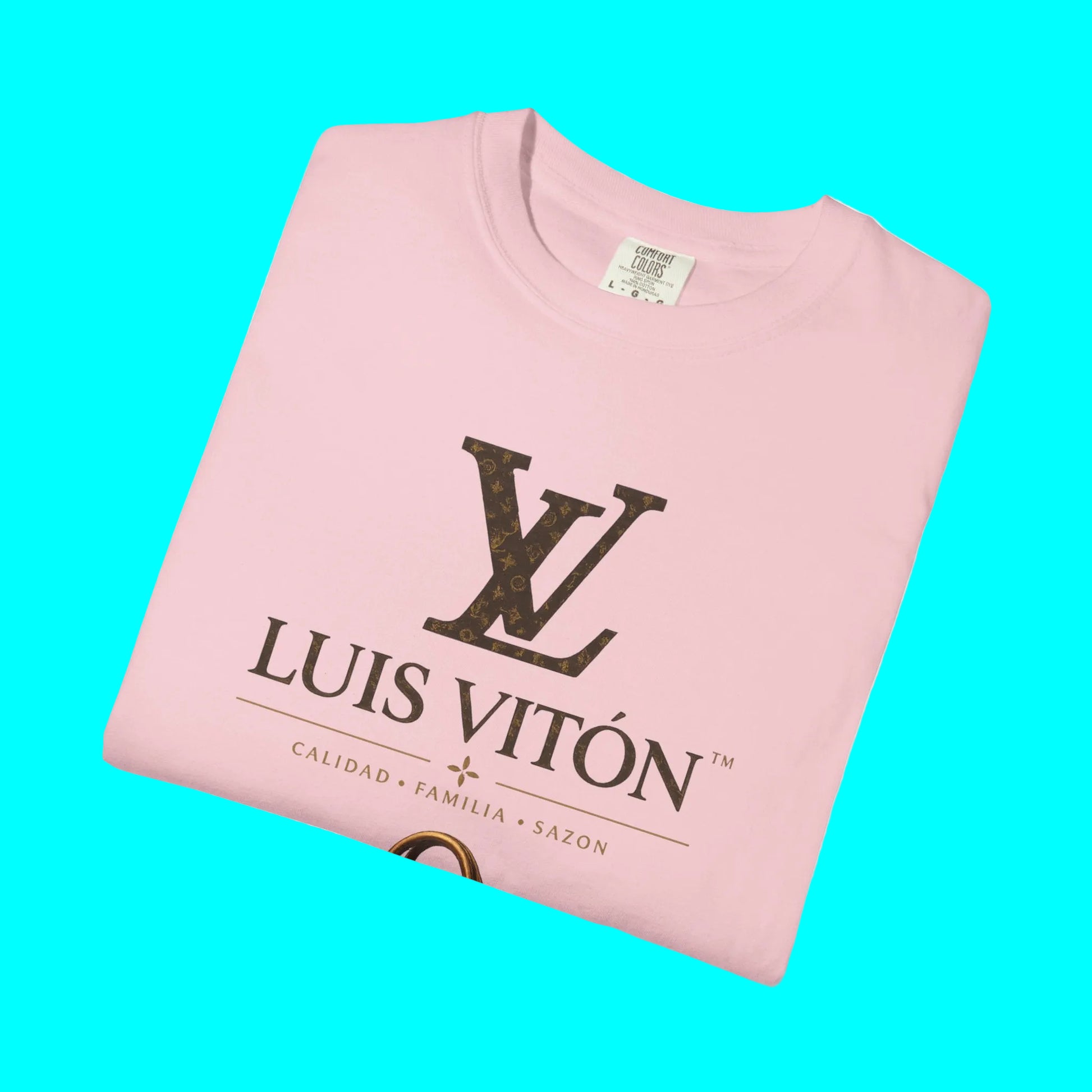 Pink t-shirt with 'Luis Vitón' logo on a white background