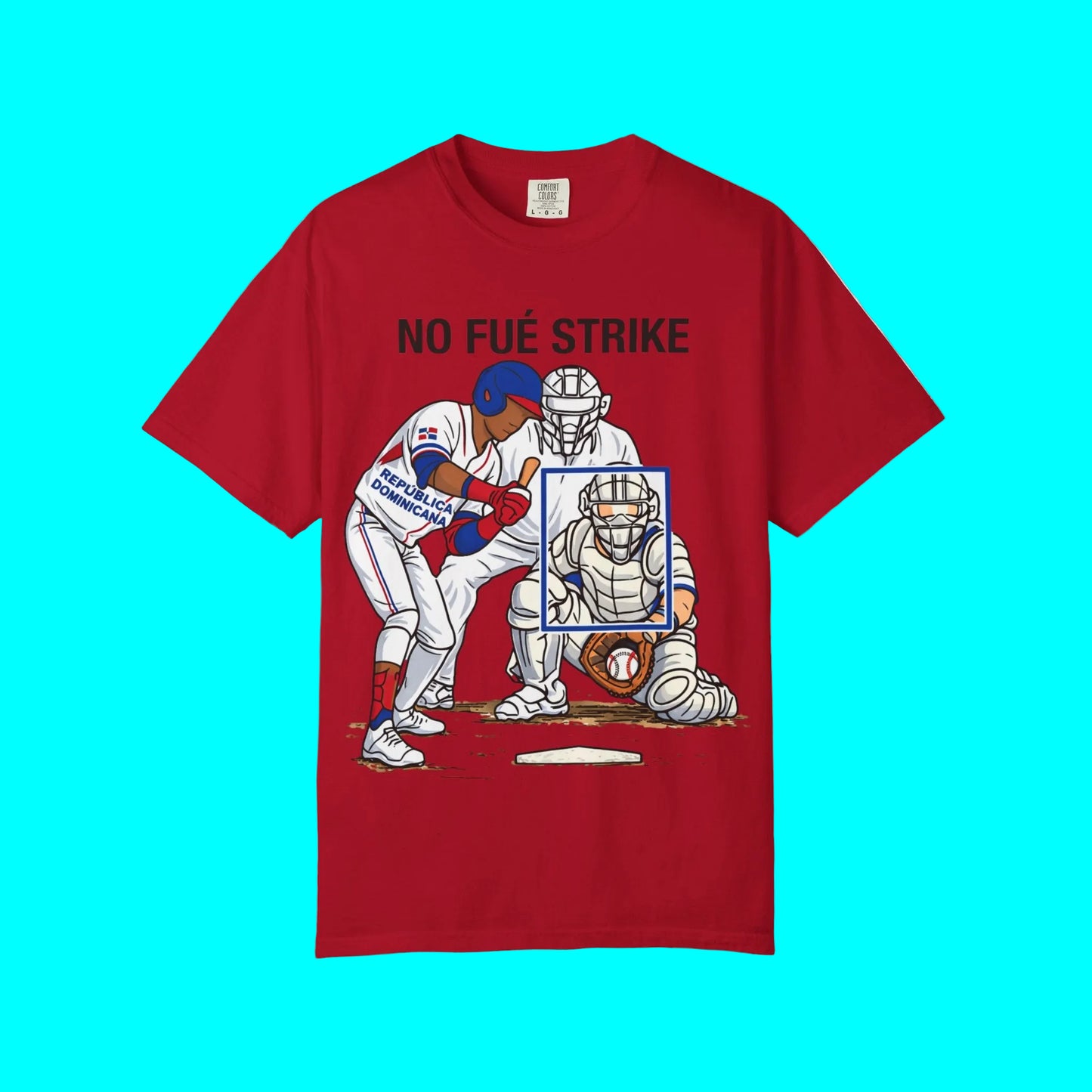 Red t-shirt with a graphic of a baseball player and catcher and text 'NO FUÉ STRIKE' on a white background.